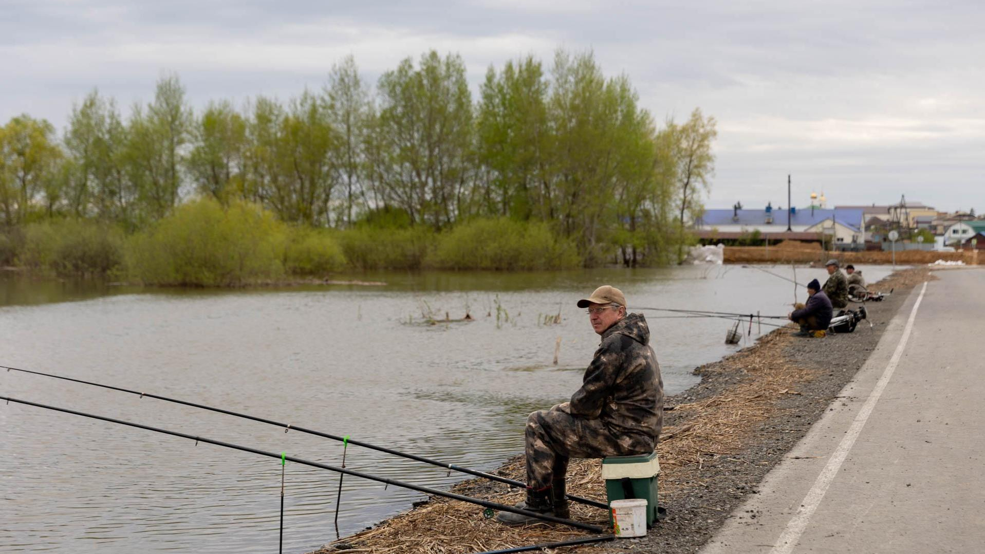 «Мы уже не ждали воду». Из-за наводнения тюменские села оказались в изоляции — как люди живут в зоне ЧС