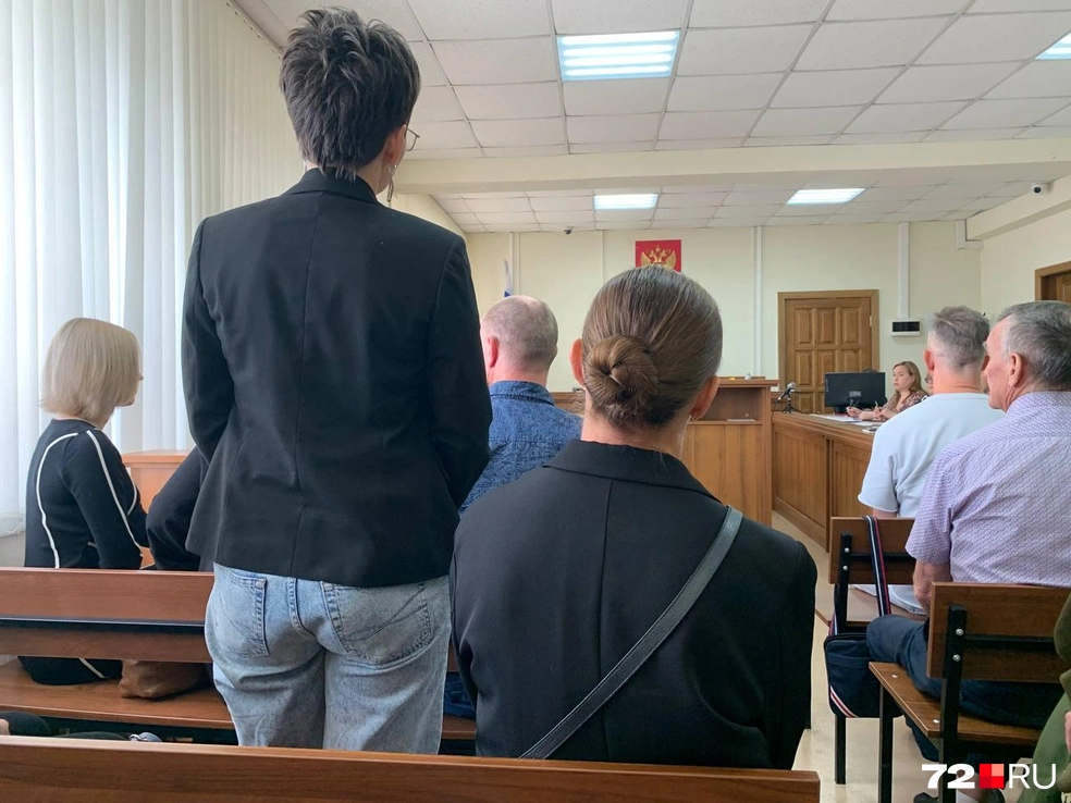 Слушателям приходилось вставать и представляться. Редкая практика для суда | Источник: Никита Кифорук / 72.RU