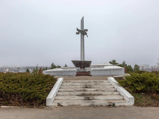 Памятный знак, посвящённый камышанам, погибшим в годы Великой Отечественной войны. | Источник: Константин Завриков / V1.RU