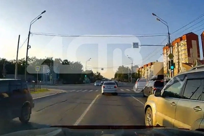 Внедорожник едва не спровоцировал ДТП в Южно-Сахалинске