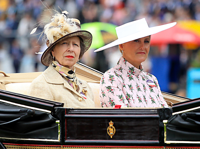 Лучшие образы на открытии Royal Ascot 2019 (и несколько безумных шляп)