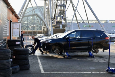 Шипы в тепле: пора ли менять резину в Петербурге?