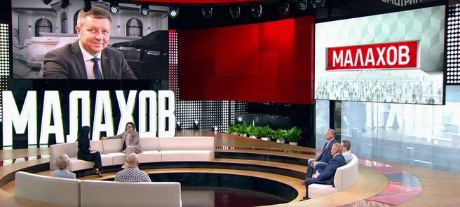 Во время эфира на экранах показали десятки фото Леся и его семьи  | Источник: smotrim.ru