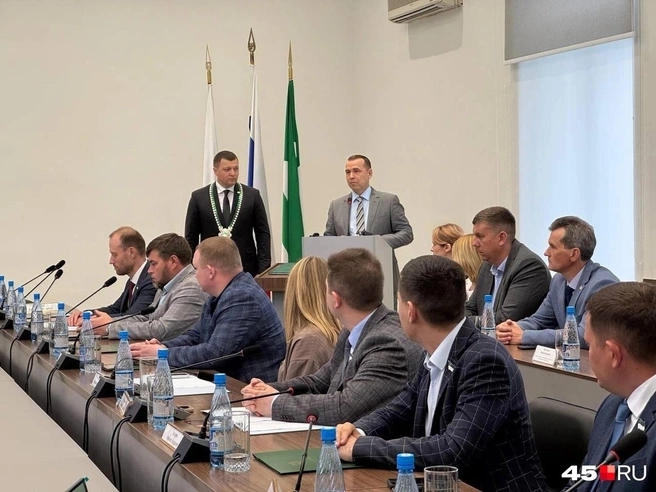 Антон Науменко официально стал главой города | Источник: Юлия Король / 45.RU