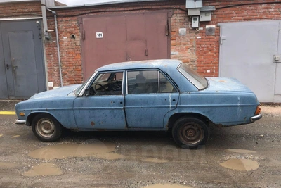 В Новосибирске продают старинный Mercedes-Benz W115 1972 года