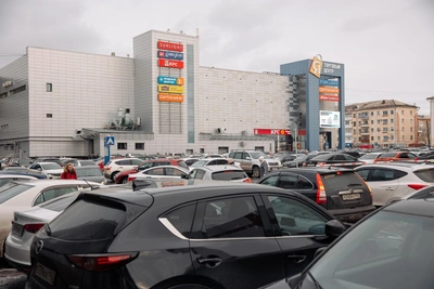 Fire breaks out in Kemerovo shopping center: 120 people evacuated