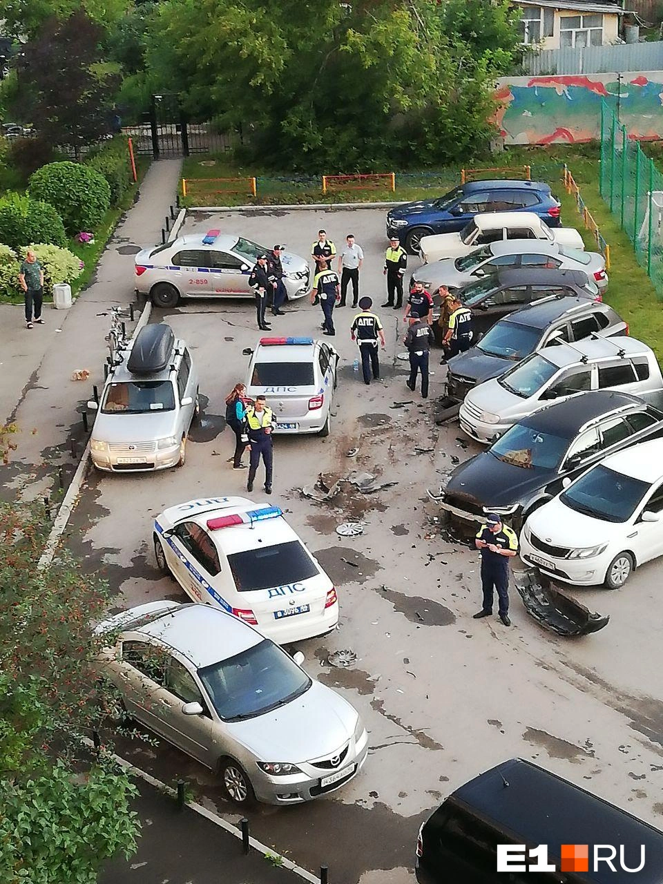 Стрельба по Porsche Cayenne в Пионерском районе: видео крупным планом - 22  июля 2023 - Е1.ру