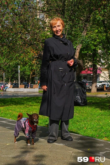 Ольга наслаждается погодой в Перми — ей тут хорошо | Источник: Тимофей Калмаков / 59.RU