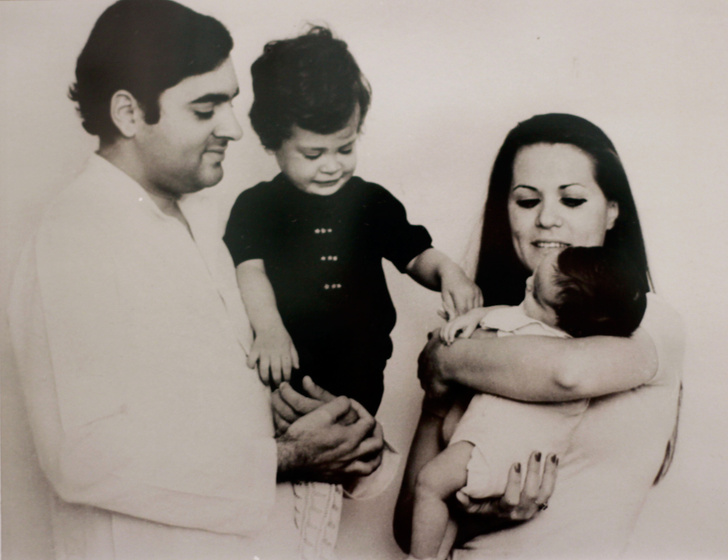 Раджив Ганди с семьей