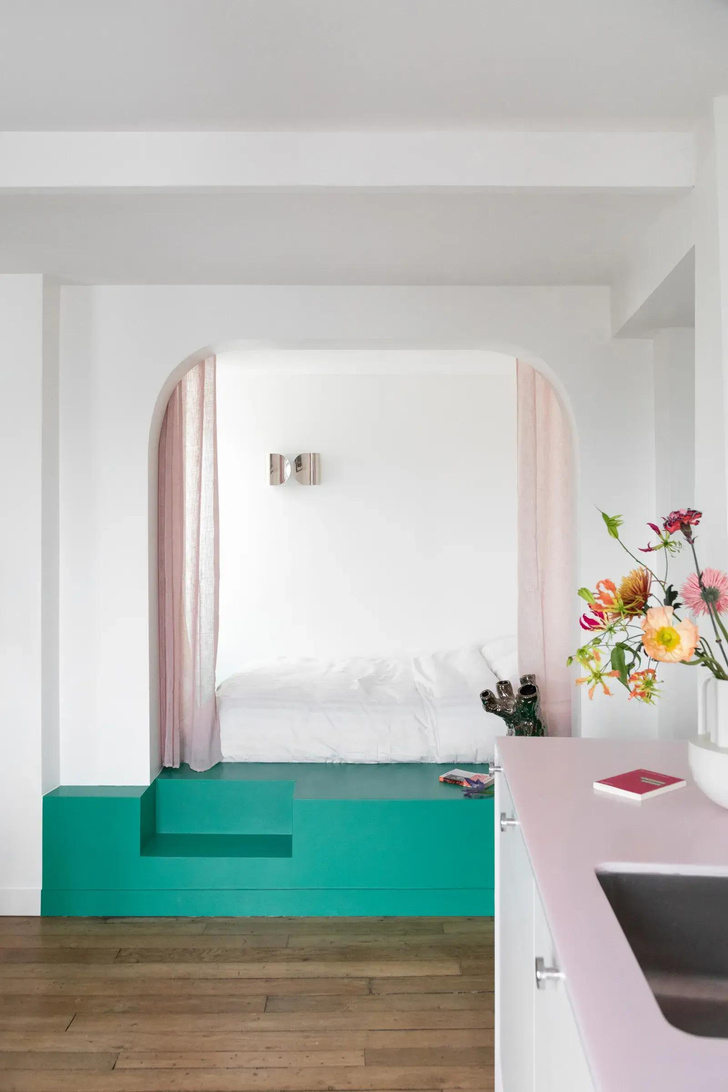 Маленькая парижская квартира 30 м² со спальней в нише