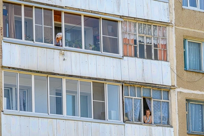 «Проще уйти из дома на выходные»: красноярцы о шумных соседях