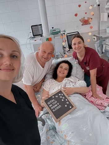Актриса поблагодарила врачей за профессионализм 