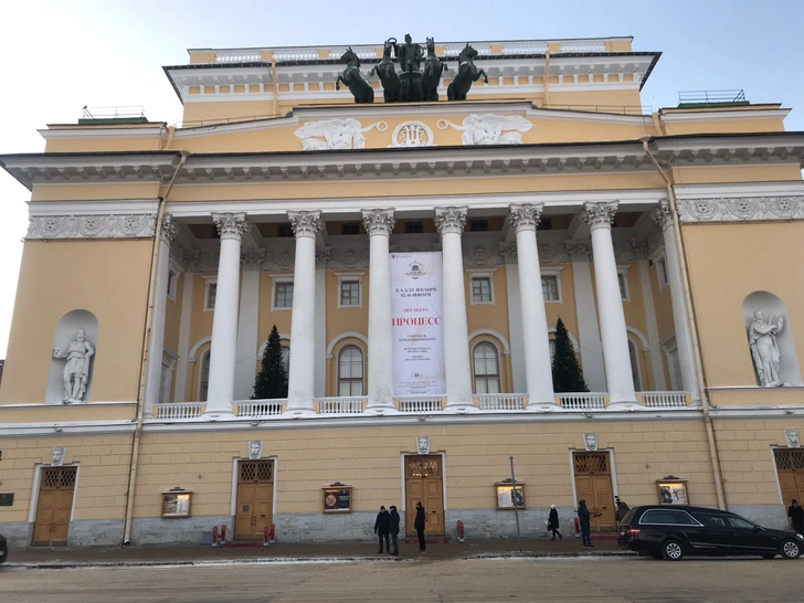 В Санкт-Петербурге провожают в последний путь Нину Ургант. Репортаж