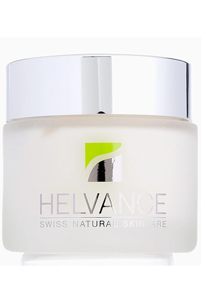 Один из основных компонентов антивозрастного крема Helvance Сreme Energisante Anti-age Jour SPF 12 – стволовые клетки яблока. Они очень схожи с человеческими и поэтому борются с увяданием тканей и преждевременным старением особенно эффективно. | Источник: Николай Гулаков, Глеб Кордовский