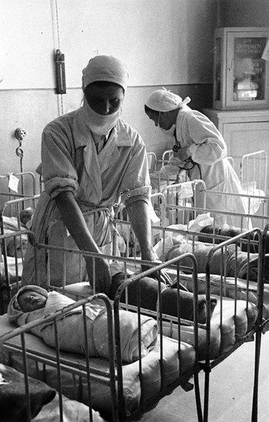Палаты Снегиревского роддома в годы блокады. 1942 год | Источник: Автор неизвестен