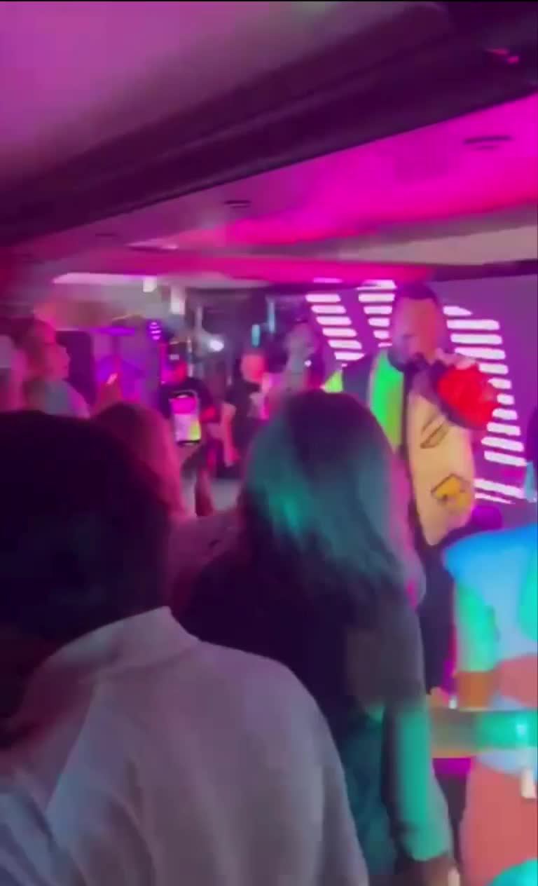 Ксения Бородина на вечеринке