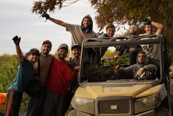 На ферме трудилась целая команда | Источник: личный архив Ильи Морозова