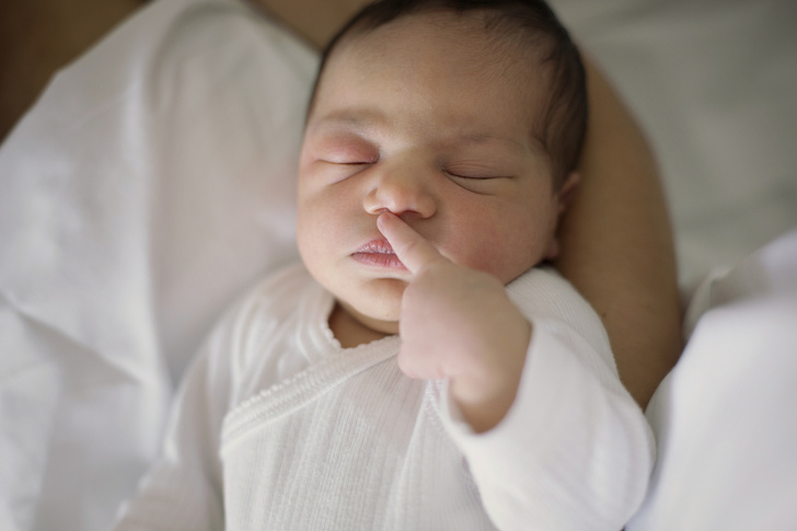 Cопение и хрюканье носом у грудного ребенка – причины и лечение