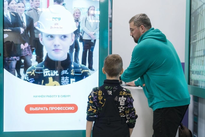 А еще примерили на себя роль нефтехимика | Источник: СИБУР