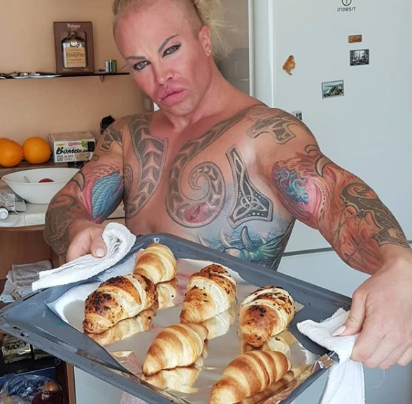 Александр и его жена любят готовить | Источник: sashashakofficial/Instagram