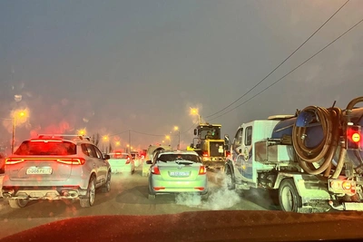 Тюмень сковали девятибалльные пробки не в час пик