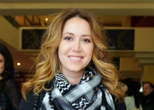 Карина Кокс сидит дома в тишине и темноте