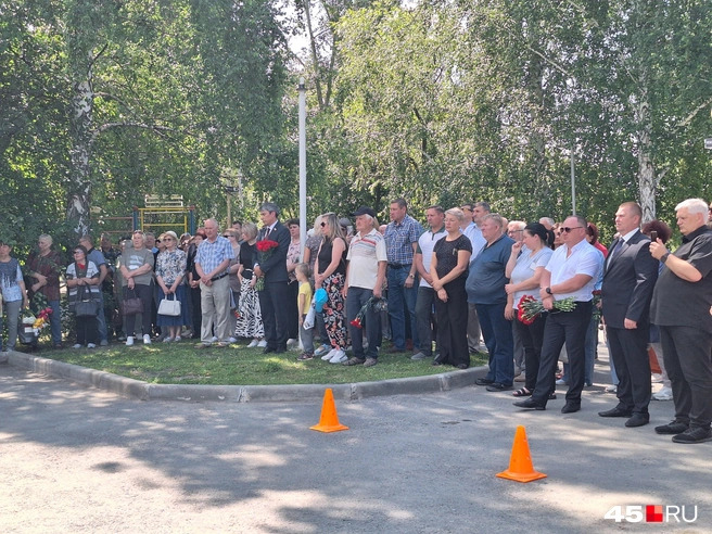 Жители села Кетово и Кетовского округа собрались почтить память Александра Носкова | Источник: Александр Лисихин /45.ru