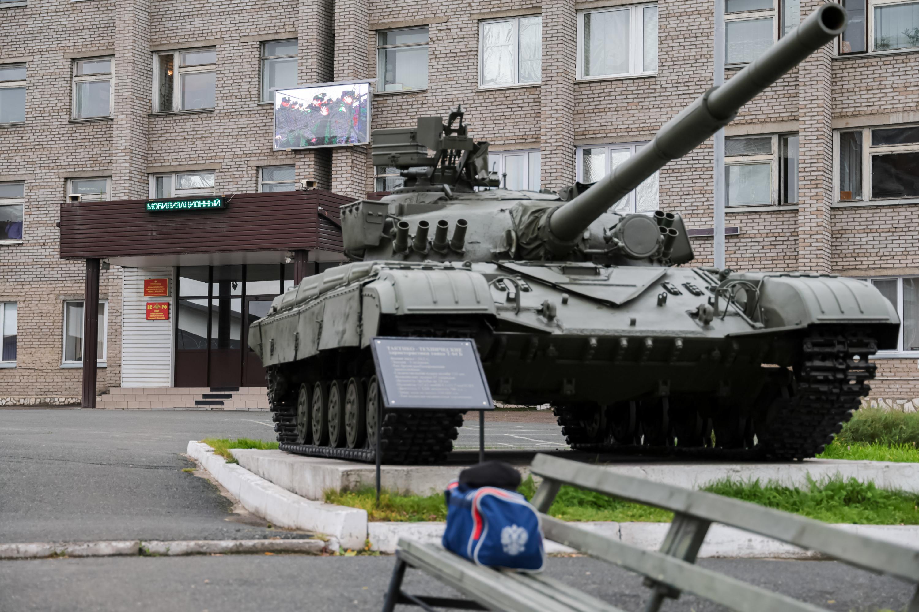 Военком оскорблял 25-летнего призывника с язвенной болезнью, считая, что он  уклоняется от службы, как поставить на место военкома - 8 мая 2024 - 72.ру