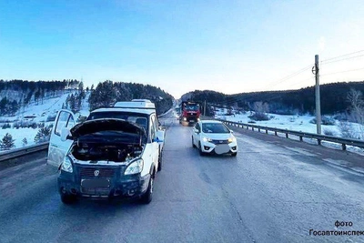 Столкновение маршрутки с грузовиком на Качугском тракте: пострадал пассажир