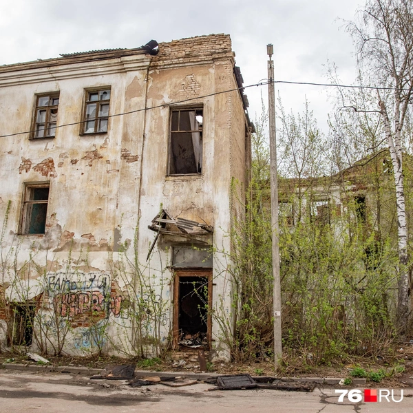 Внутри все разрушено, а теперь еще и сгорело | Источник: Кирилл Поверинов / 76.RU