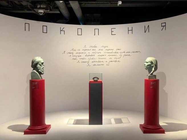 В московском парке «Зарядье» появились бюсты Александра и Дарьи Дугиных | Источник: Парк «Зарядье» / Телеграм