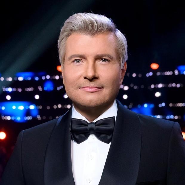 «Не встаете, чтобы вас показали!»: Басков матерился и кричал из-за слов ослепительной блондинки в «Ну-ка, все вместе!»