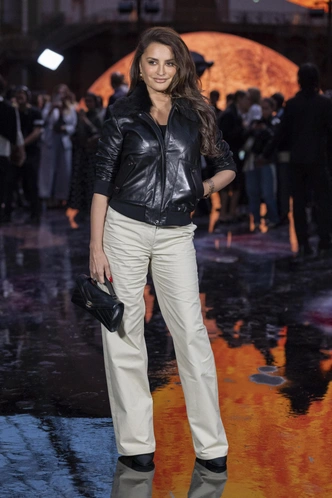 Пенелопа Крус на показе Chanel. 