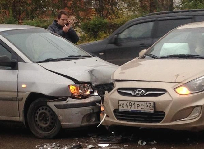На улице Крупской столкнулись два автомобиля Hyundai | ya62.ru