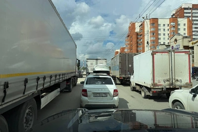 Уралмаш и Эльмаш встали в пробках из-за ремонта путей