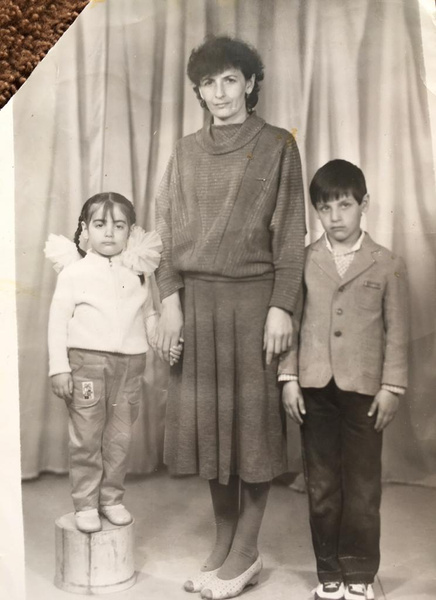 Бабушка Патимат (в центре) с ее мамой (слева) и дядей (справа)