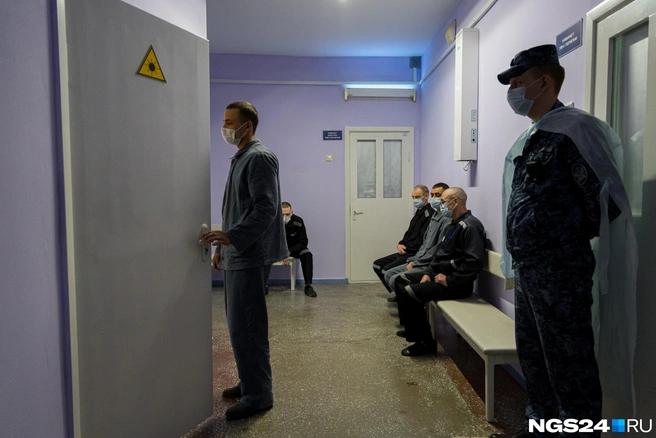 Очередь на сведение татуировок. За день к врачу приходят до 15 человек | Источник: Мария Ленц / NGS24.RU