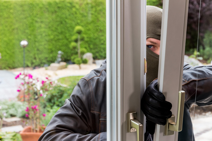 7 признаков того, что за вашим домом следят грабители