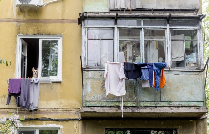 Время ностальгии: 20 уютных фото тех самых хрущевок из СССР, которые возвращают нас в детство | Источник: Denis Kabelev / Shutterstock.com