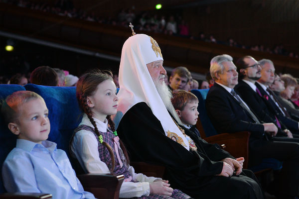 Святейший Патриарх Кирилл со зрителями