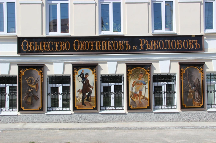 Вывеска в Ирбите, созданная Ниной Матвеевой и командой Кузнецова | Источник: фото предоставлено Дмитрием Кузнецовым