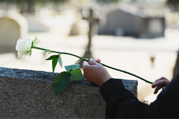«Муж совершил самоубийство из-за биполярного расстройства. Какой смысл мне жить дальше?»