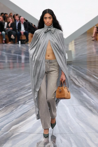 Правильные джинсы и кокетливое мини: 5 главных трендов денима 2026