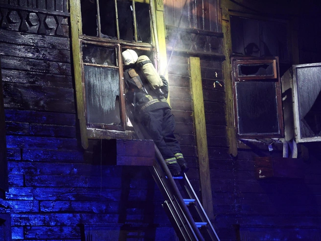 По предварительным данным, возгорание началось на втором этаже | Источник: Снимок с места происшествия