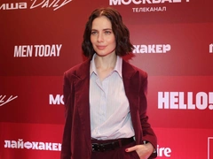 Одеться, как Юлия Снигирь, в костюм цвета пьяной вишни