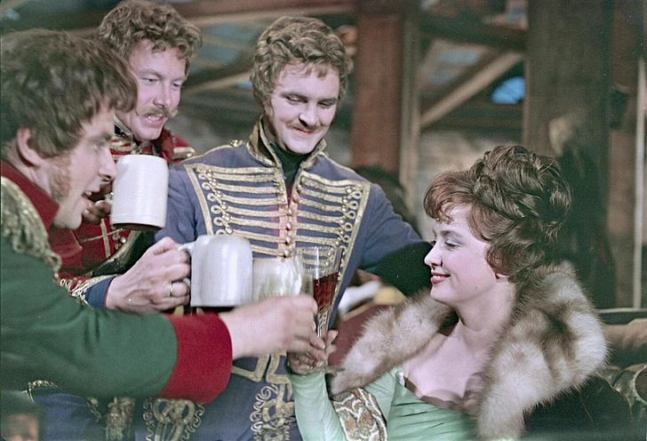 Кадр из фильма «Гусарская баллада», 1962 год | Источник: kinopoisk.ru