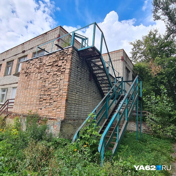 А в другой части дверь закрыта | Источник: Светлана Коновалова / YA62.RU