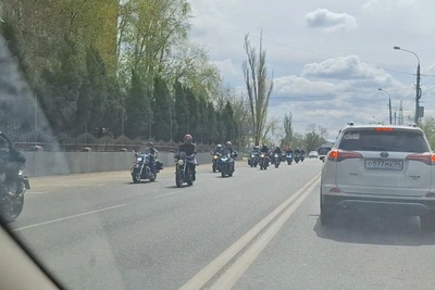 Мотоколонна из десятков байков проехала по центру Волгограда