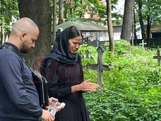«Первая леди Курска» Полина Корнеева надела помолвочное кольцо на похороны Романа Старовойта — фото