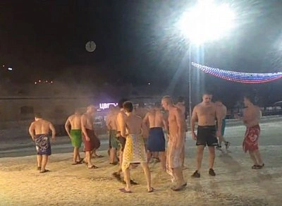 Полуголые парни, которых засняли в центре Рязани, оказались участниками КСЕ «Арта» | ya62.ru
